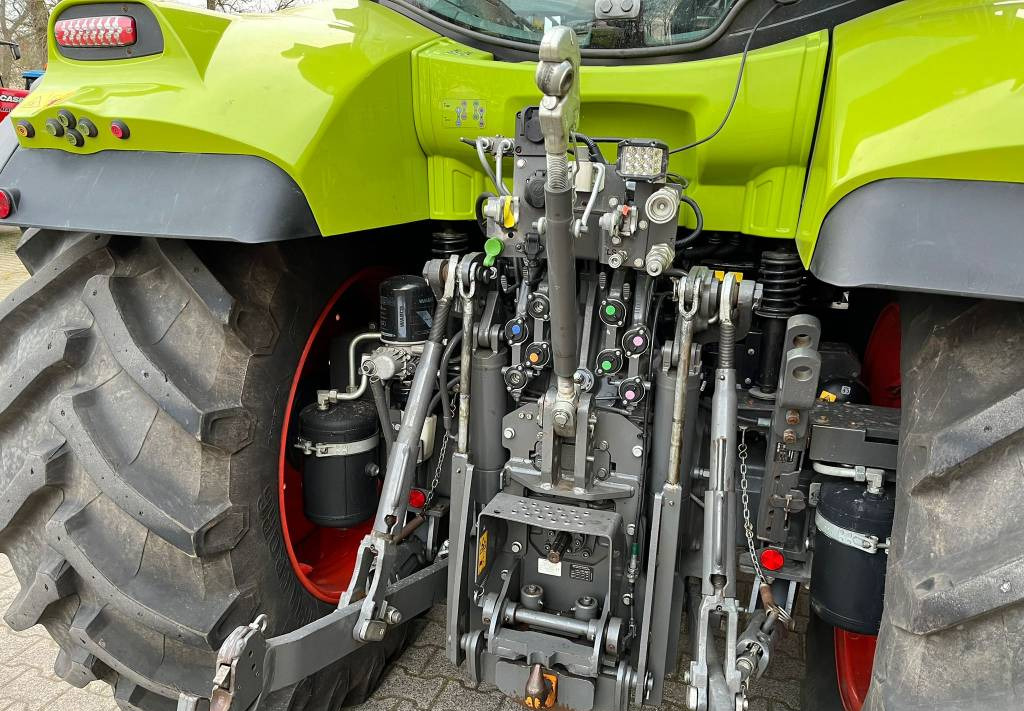 Farm tractor CLAAS Arion 550 Cmatic: picture 9