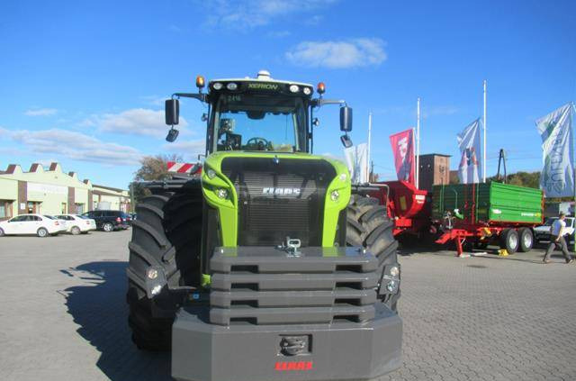 Farm tractor CLAAS Xerion 5000 Trac: picture 4