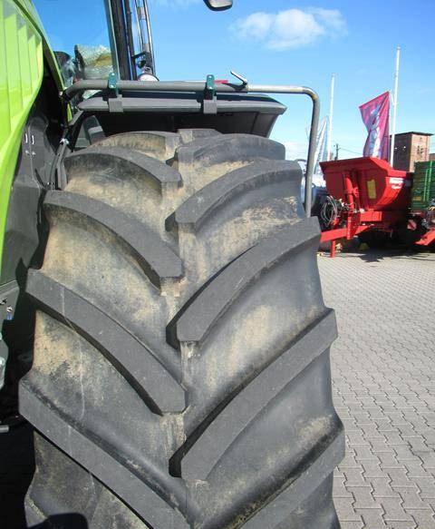 Farm tractor CLAAS Xerion 5000 Trac: picture 11