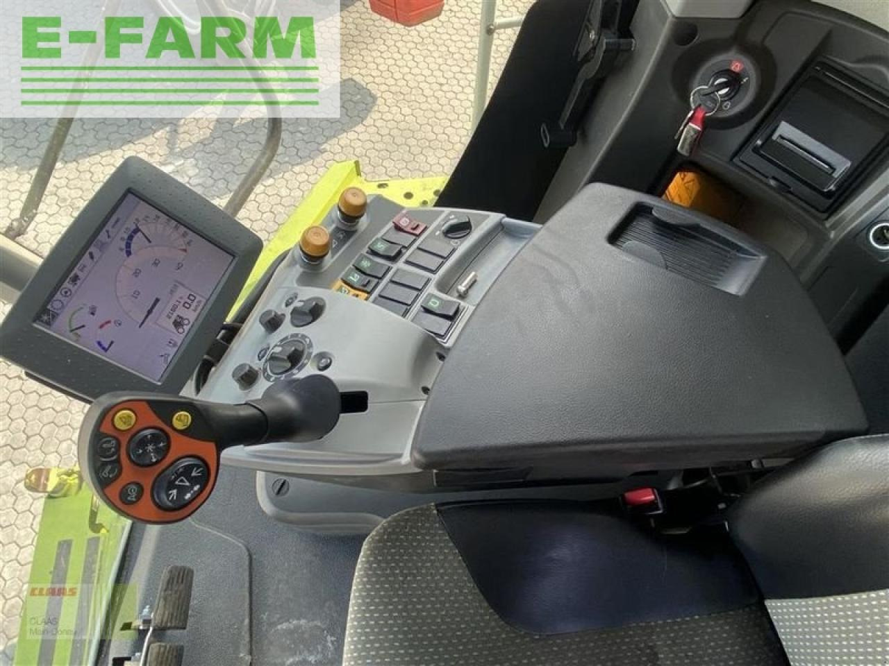 Farm tractor CLAAS lexion 750 v930+tw: picture 15