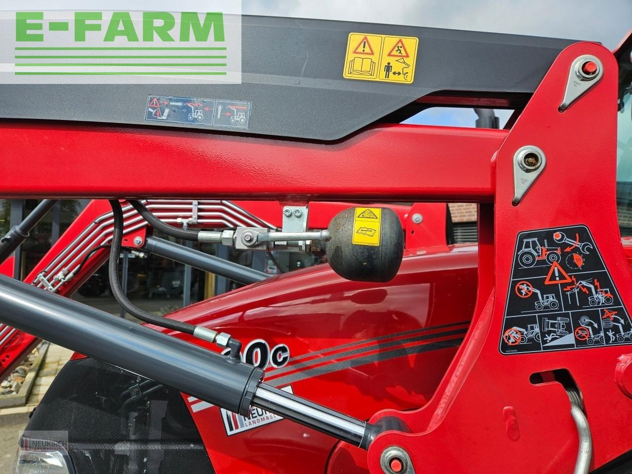 Farm tractor Case-IH farmall 100 c: picture 9