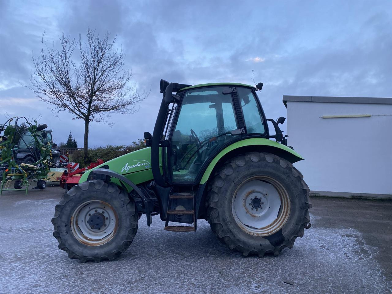 Farm tractor Deutz-Fahr Agrotron 90: picture 2