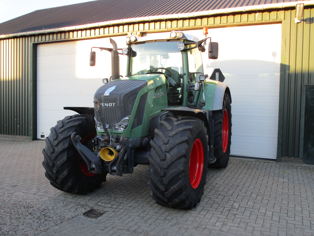 Farm tractor FENDT 828 Vario SCR profi plus - RUFA: picture 6