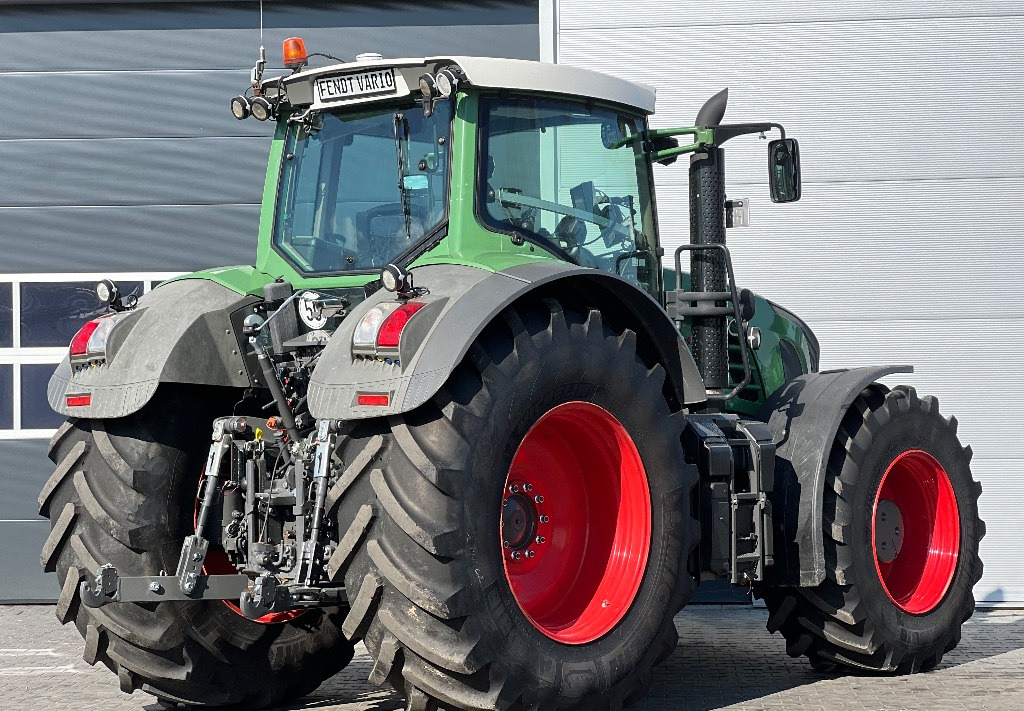 Farm tractor Fendt 930 Vario Profi: picture 7