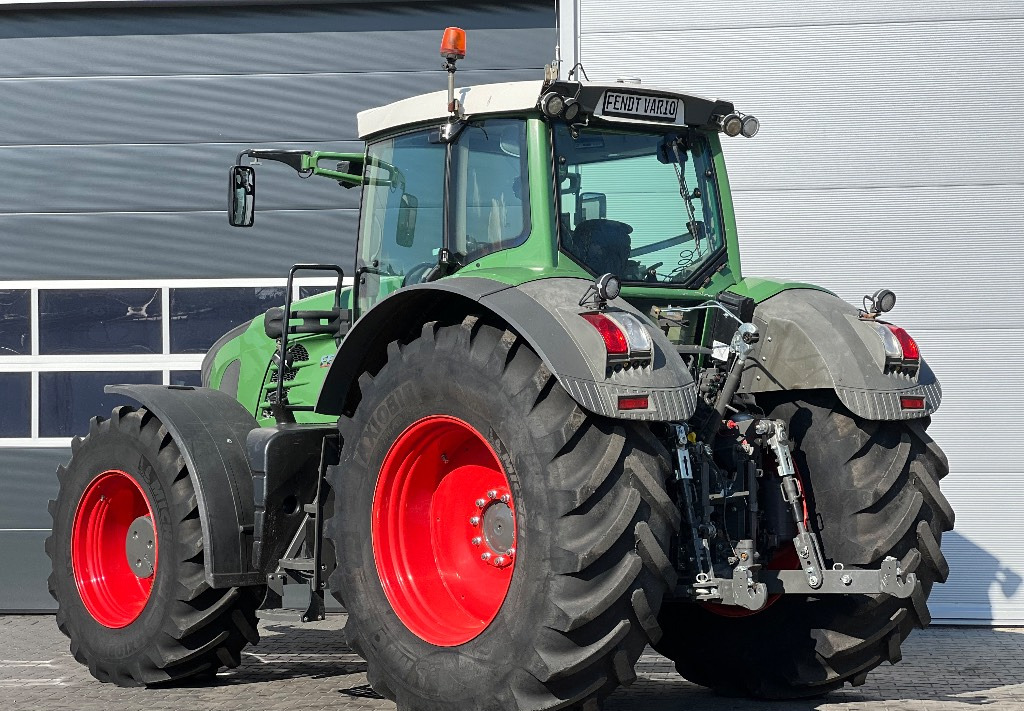 Farm tractor Fendt 930 Vario Profi: picture 6