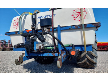 Fertilizing equipment Kyndestoft Uni-Flyg 1500 L