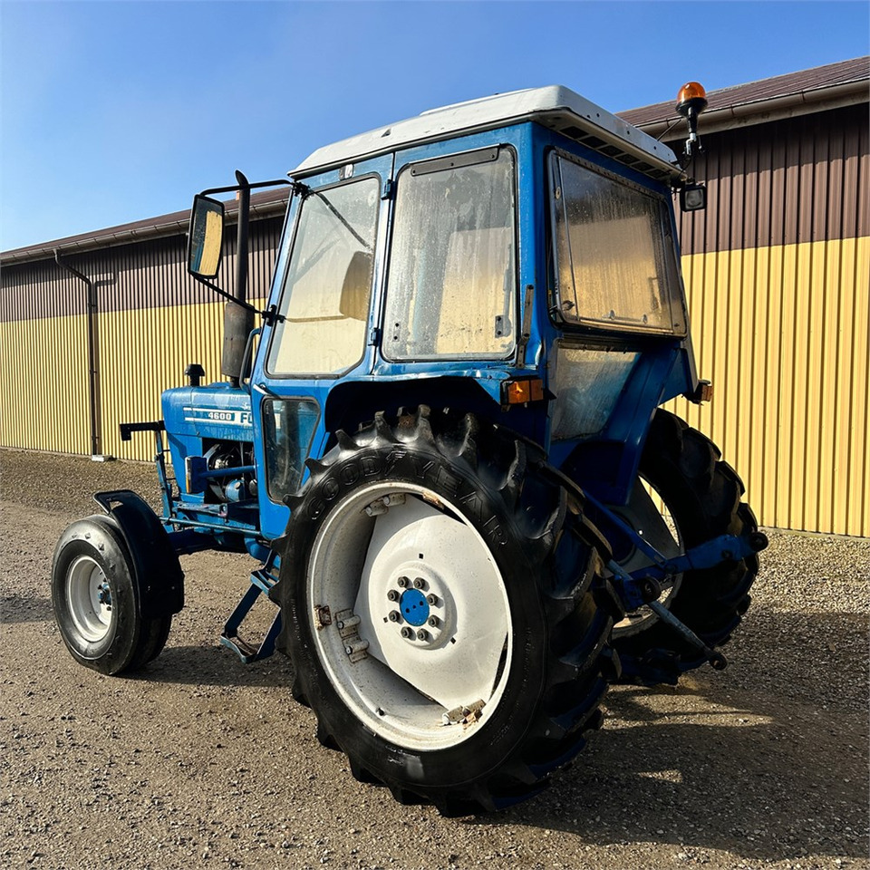 Farm tractor Ford 4600: picture 3