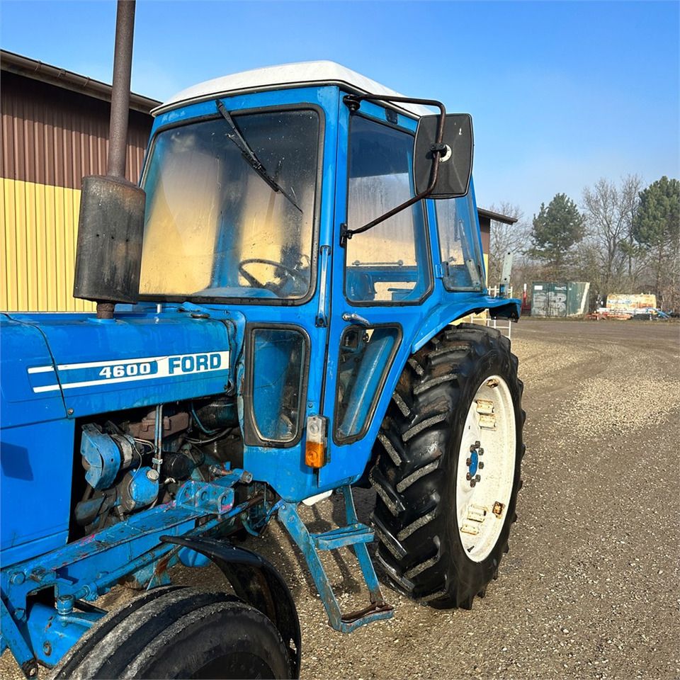 Farm tractor Ford 4600: picture 10