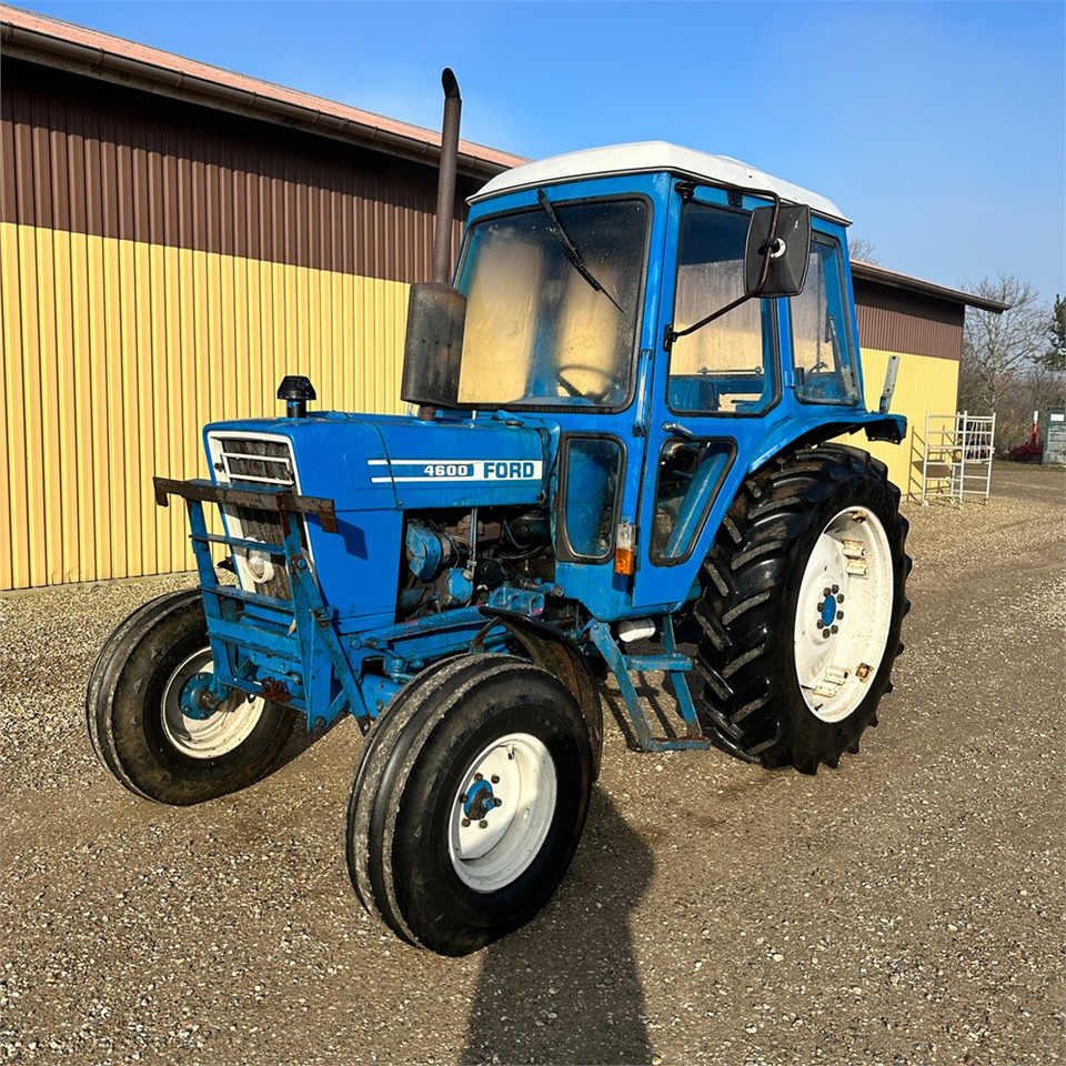 Farm tractor Ford 4600: picture 9