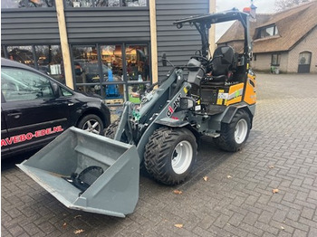 Compact loader GIANT G2200E extra: picture 1