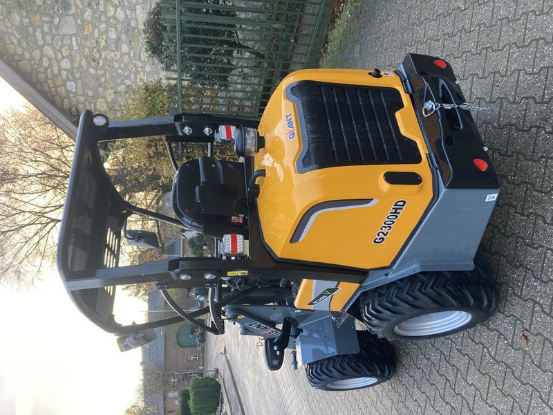 Compact loader Giant G2300 HD: picture 3