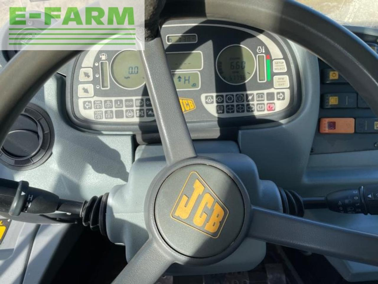 Farm tractor JCB fastrac 3185 smoothshift: picture 6