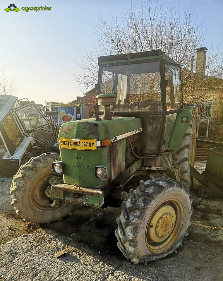 Farm tractor John Deere 3030: picture 3
