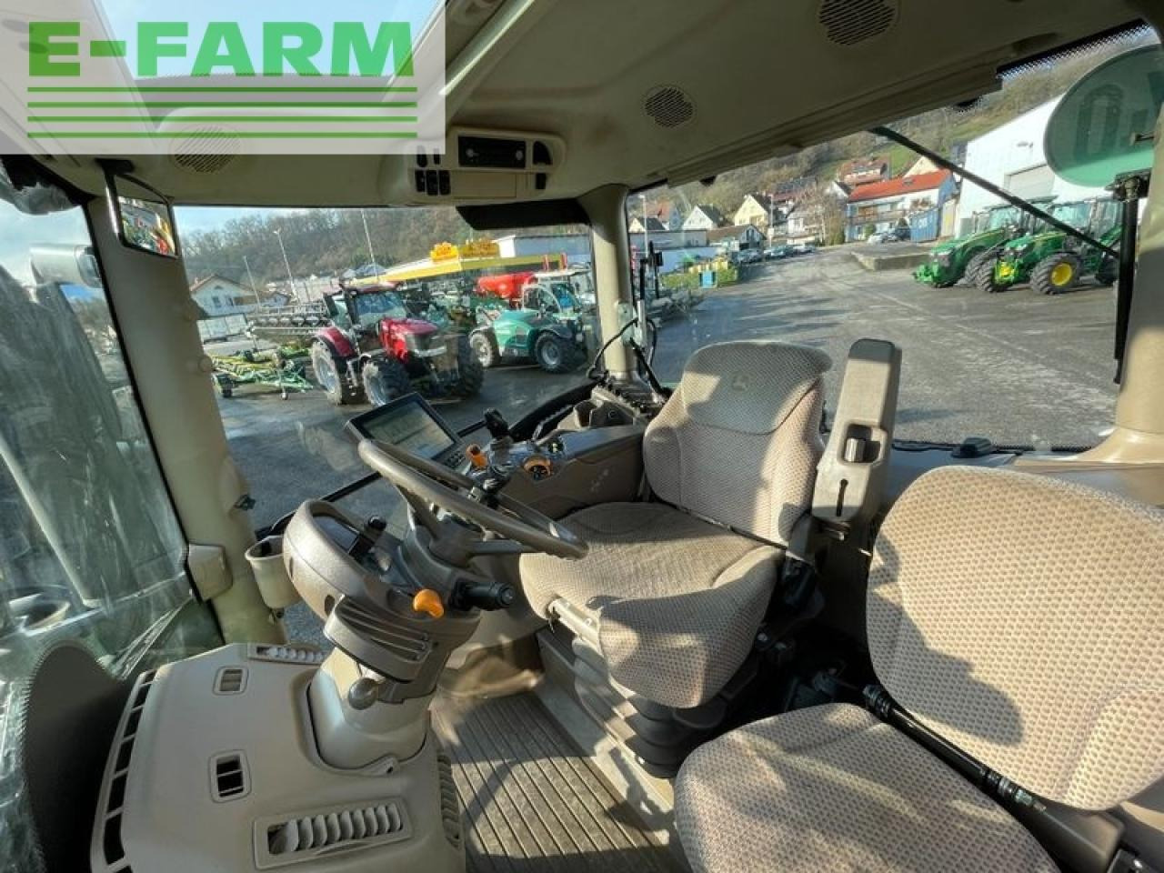 Farm tractor John Deere 6175r: picture 8