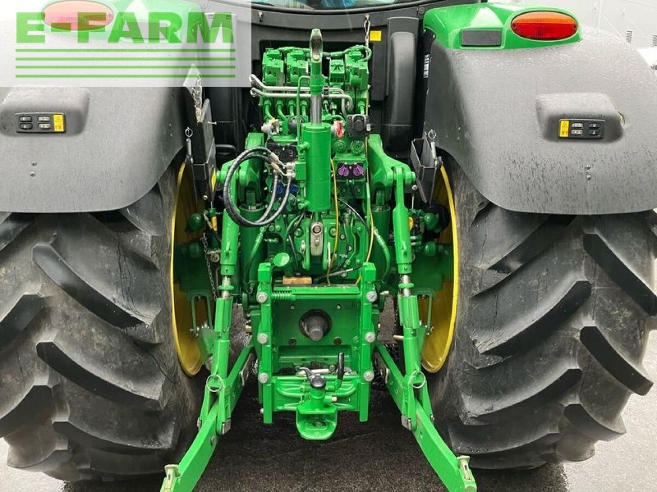 Farm tractor John Deere 6215r: picture 12