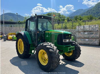 Farm tractor John Deere 6220: picture 4