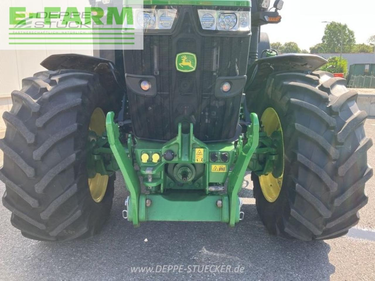 Farm tractor John Deere 7r330: picture 4