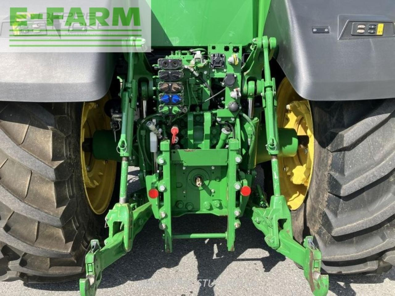 Farm tractor John Deere 7r330: picture 3