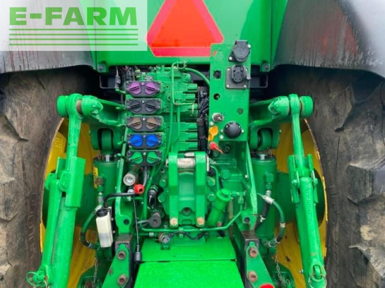 Farm tractor John Deere 8370r: picture 10