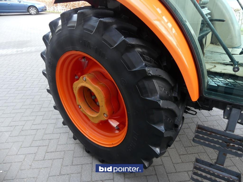 Farm tractor Kubota M9540 4WD: picture 6
