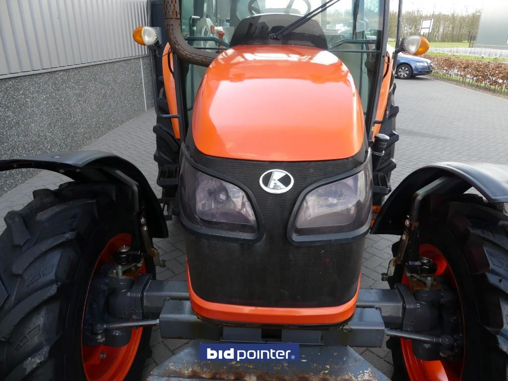 Farm tractor Kubota M9540 4WD: picture 11