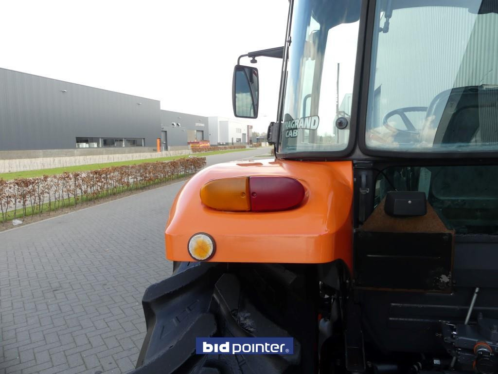 Farm tractor Kubota M9540 4WD: picture 19