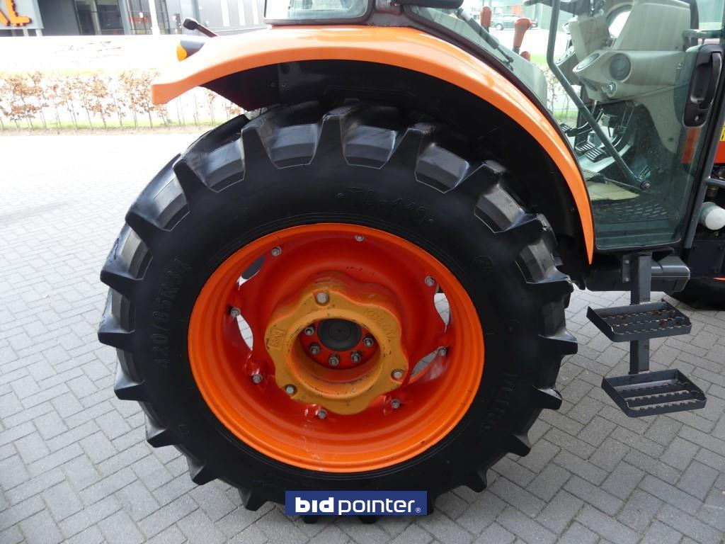 Farm tractor Kubota M9540 4WD: picture 7
