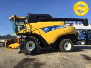 Combine harvester New Holland CR9060: picture 1