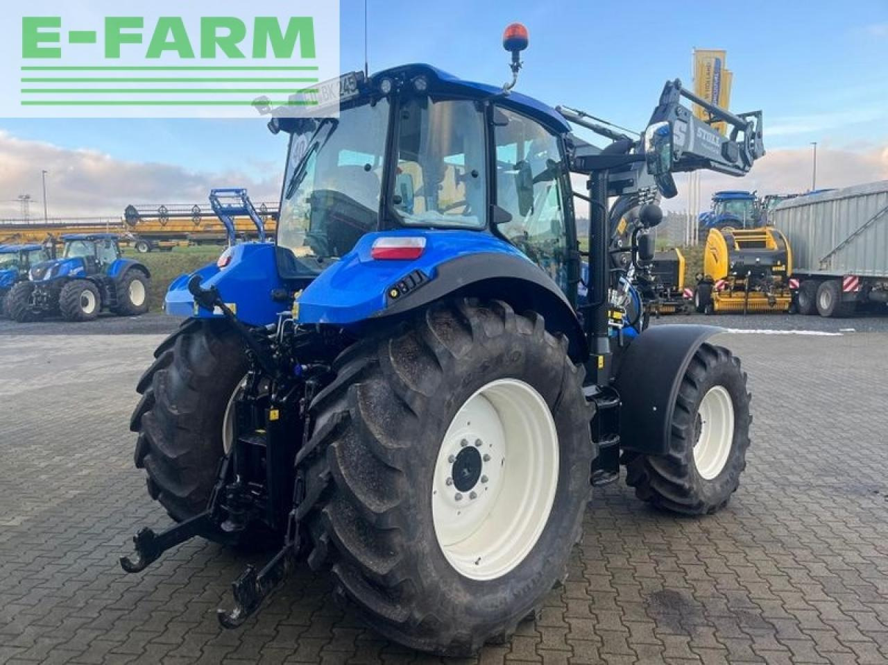 Farm tractor New Holland t 5.120 ec: picture 2