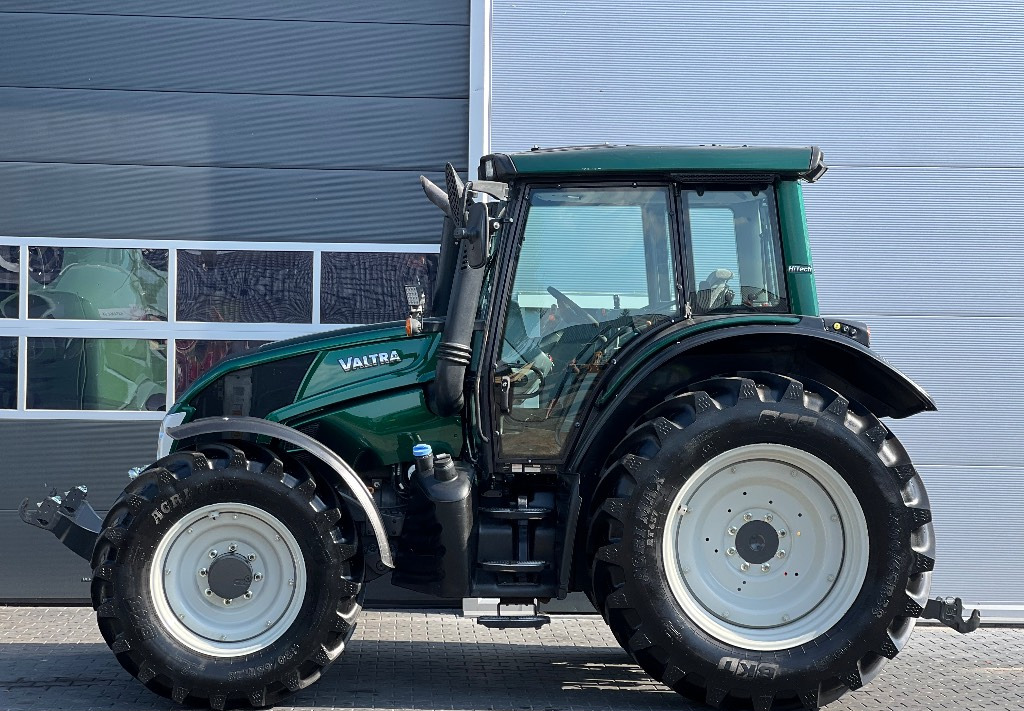 Farm tractor Valtra N 123 H5: picture 5