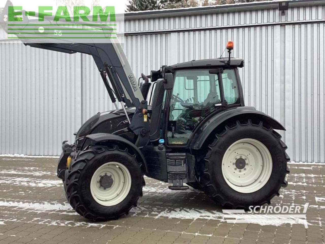 Farm tractor Valtra n 134 a: picture 2