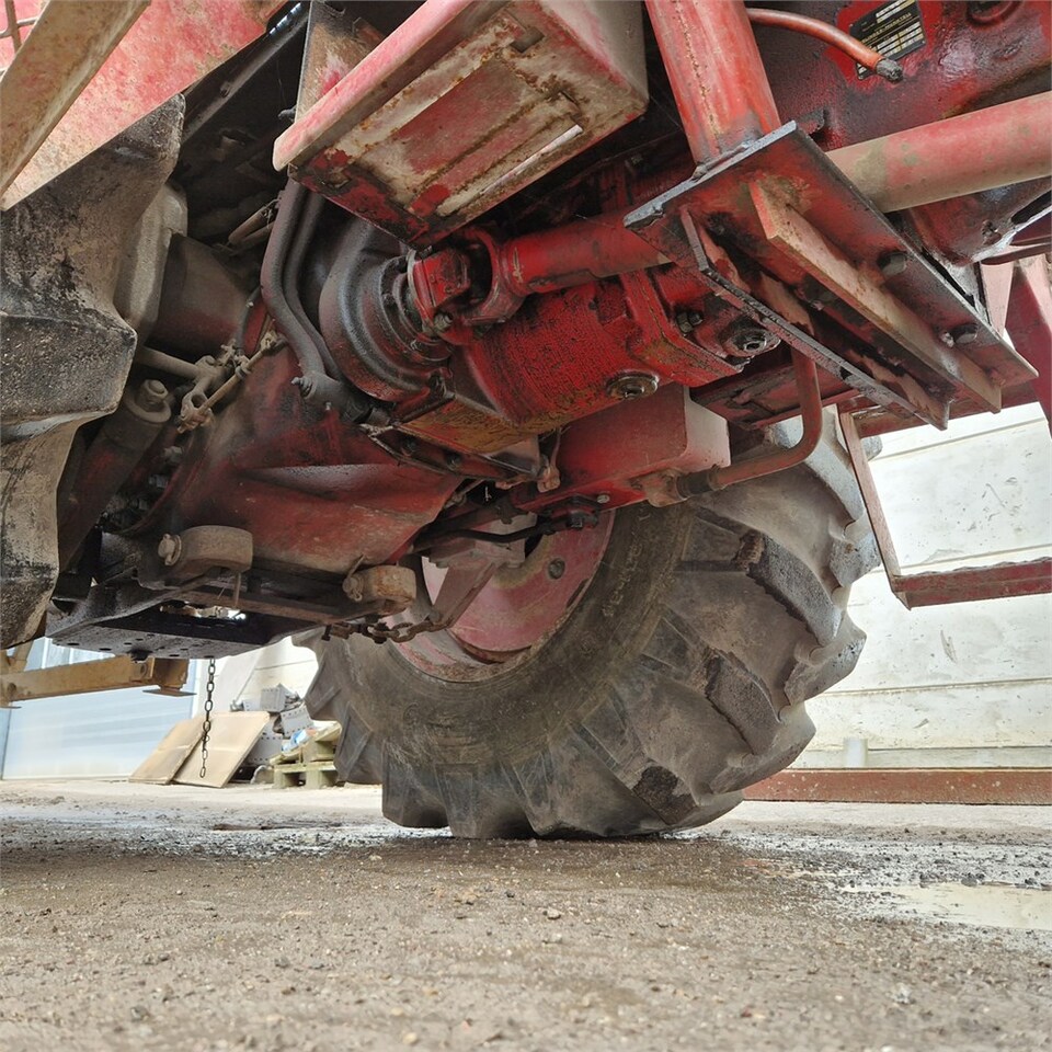 Farm tractor Volvo 814: picture 35