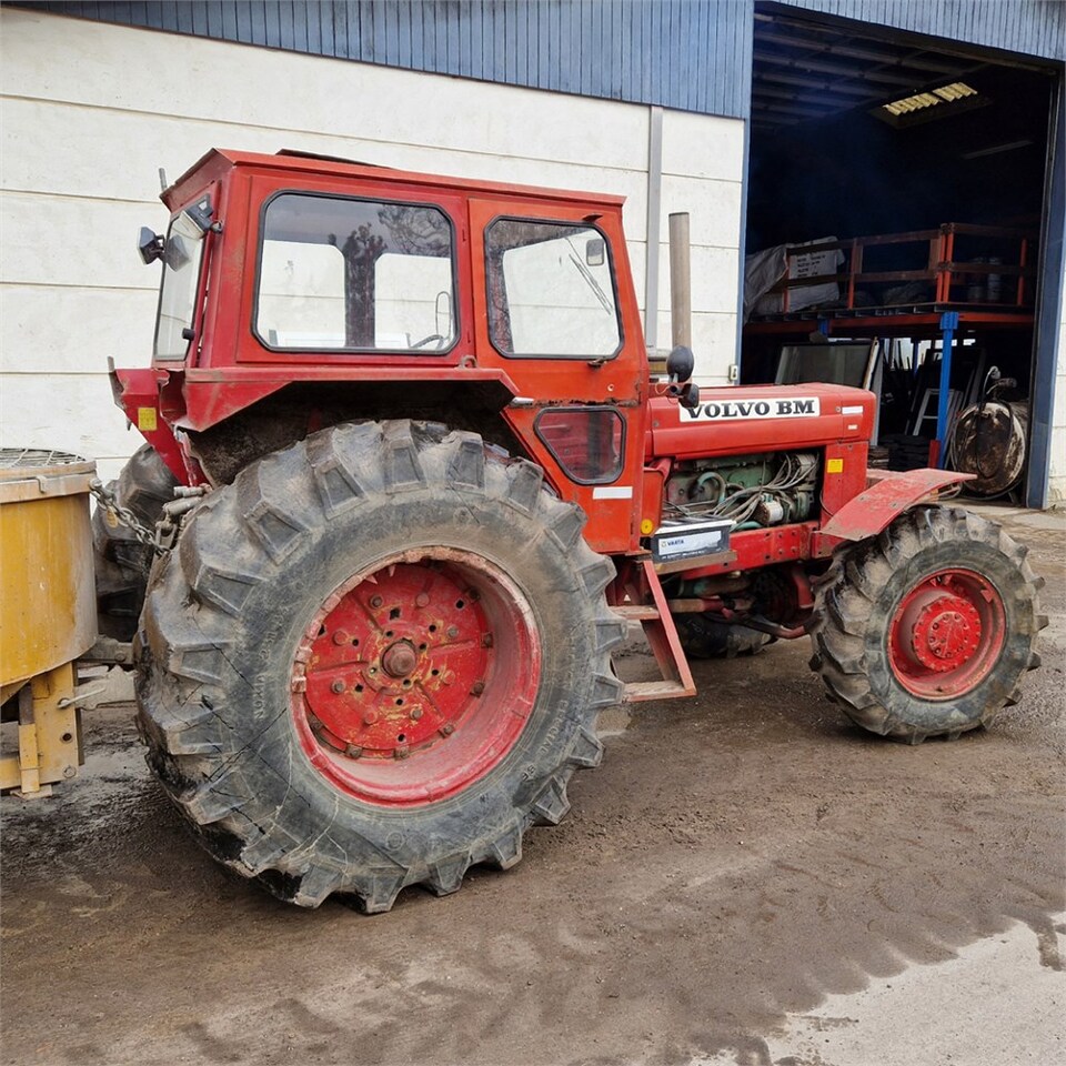 Farm tractor Volvo 814: picture 10