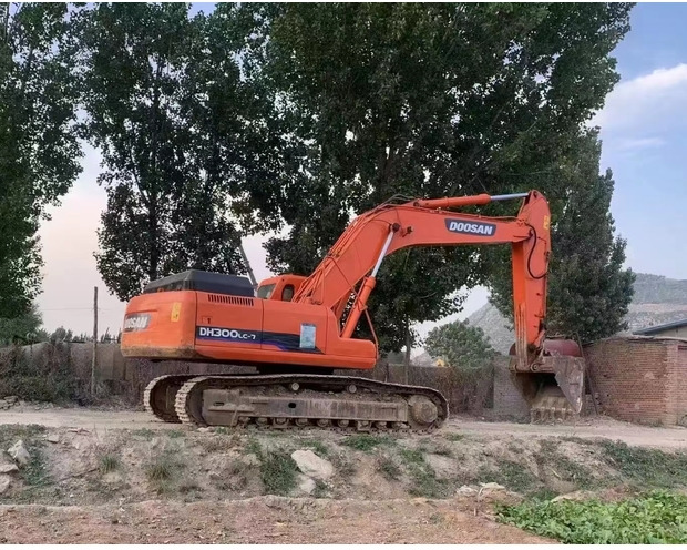 Crawler excavator 2019 Doosan DH300-7: picture 3