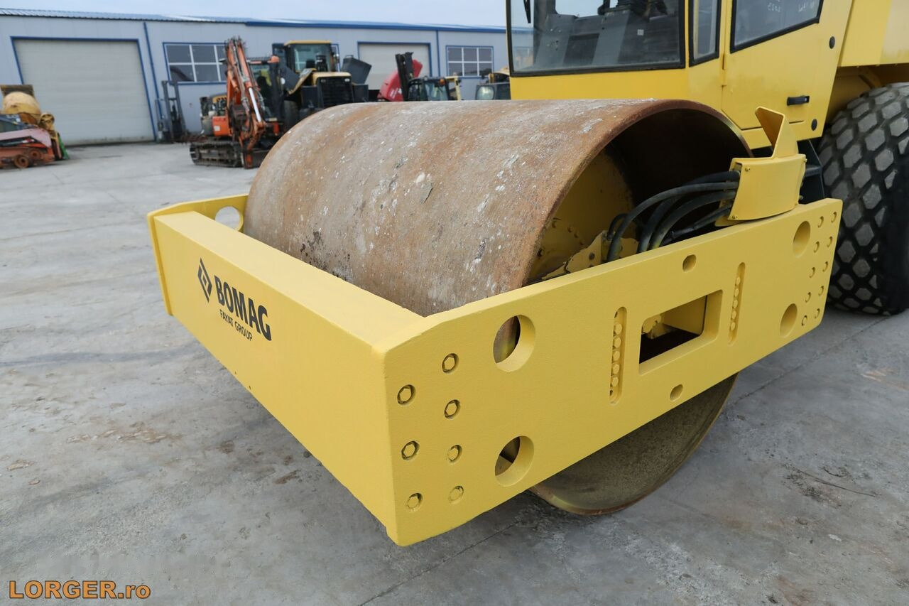 Compactor BOMAG BW 216 D-3: picture 5