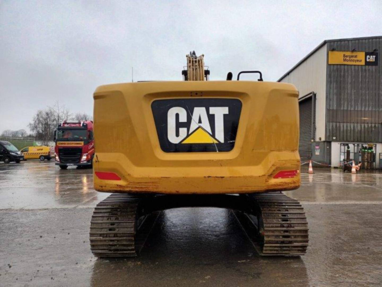 Crawler excavator CAT 320 GC: picture 11