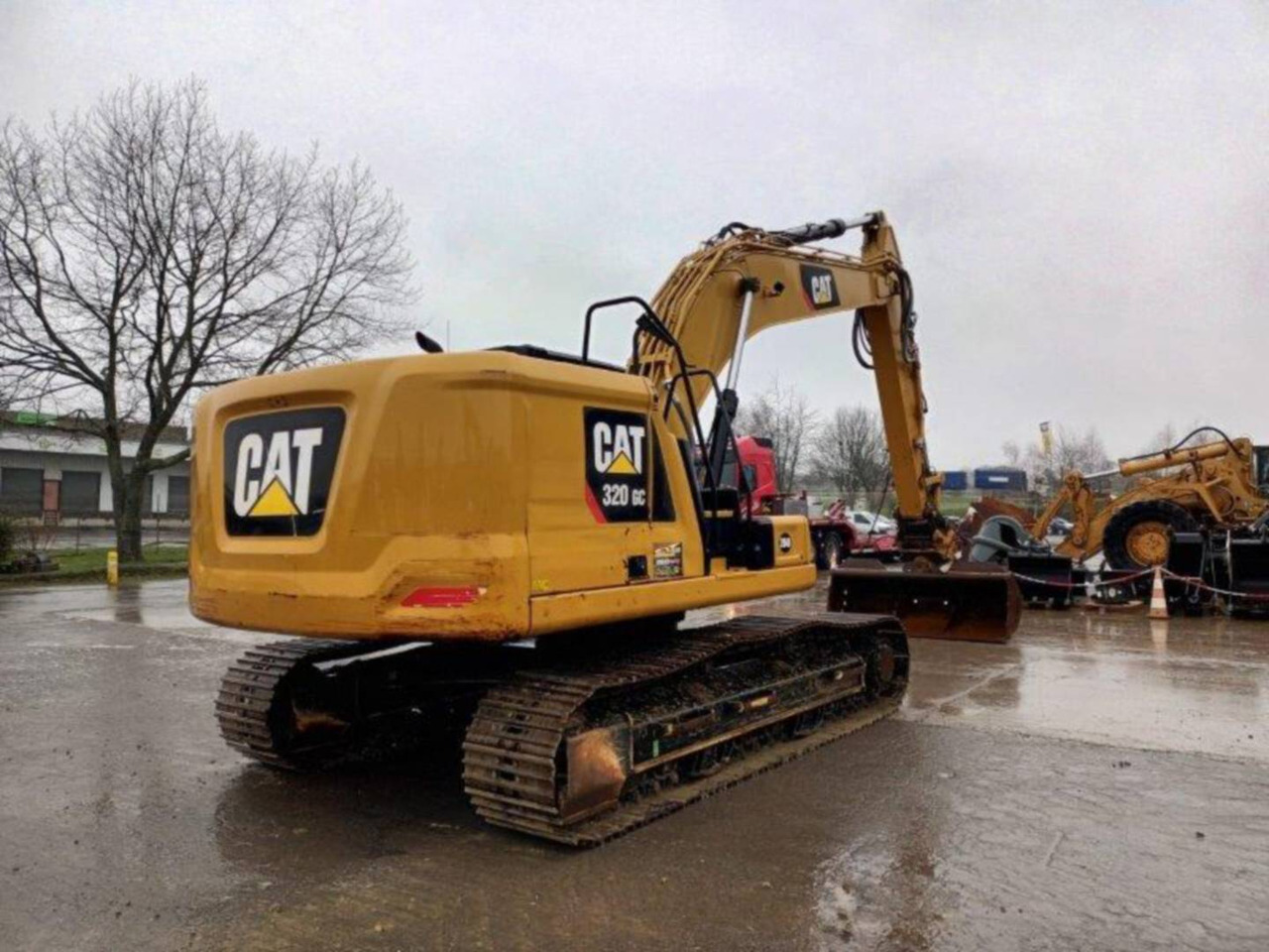 Crawler excavator CAT 320 GC: picture 3