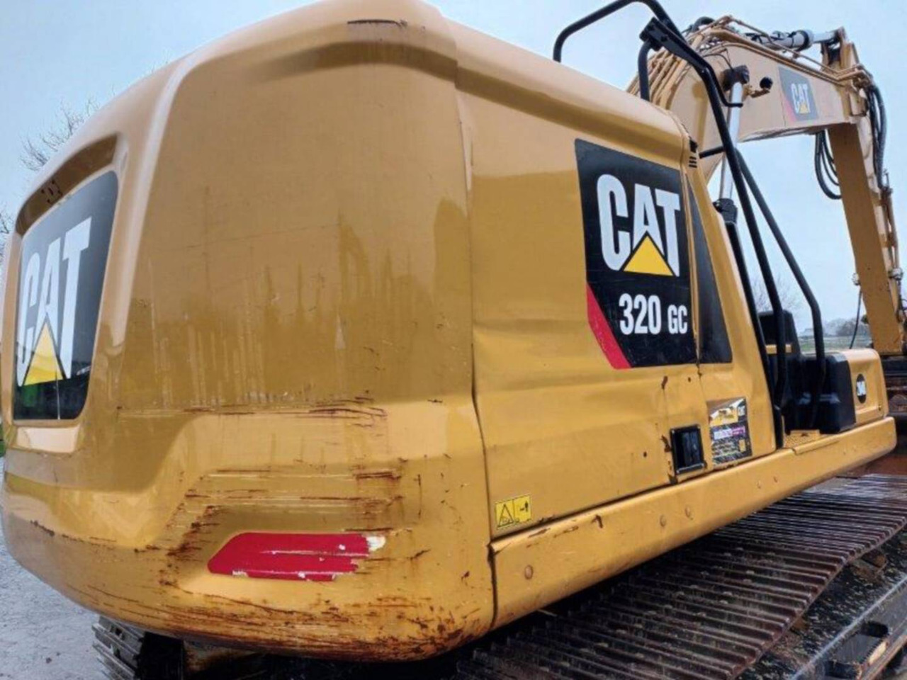 Crawler excavator CAT 320 GC: picture 16