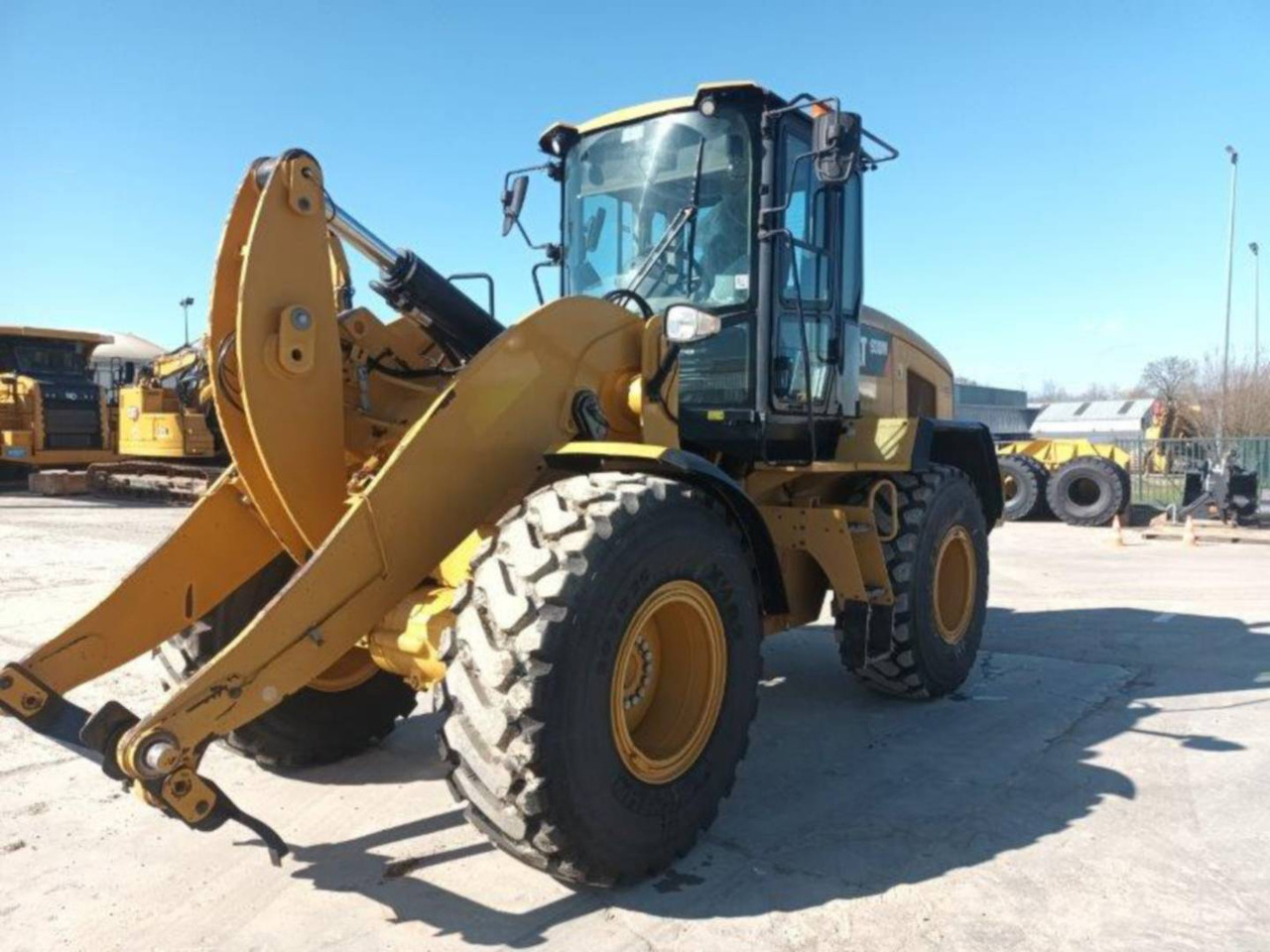 Wheel loader CAT 926M: picture 11