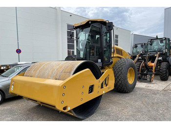 Compactor CATERPILLAR