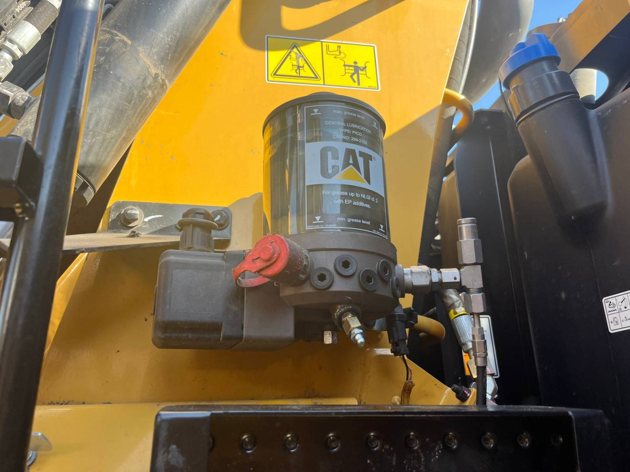 Wheel excavator CAT MH3022: picture 17