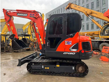 Crawler excavator DOOSAN used excavator DX60 good condition in ready stock on sale: picture 3