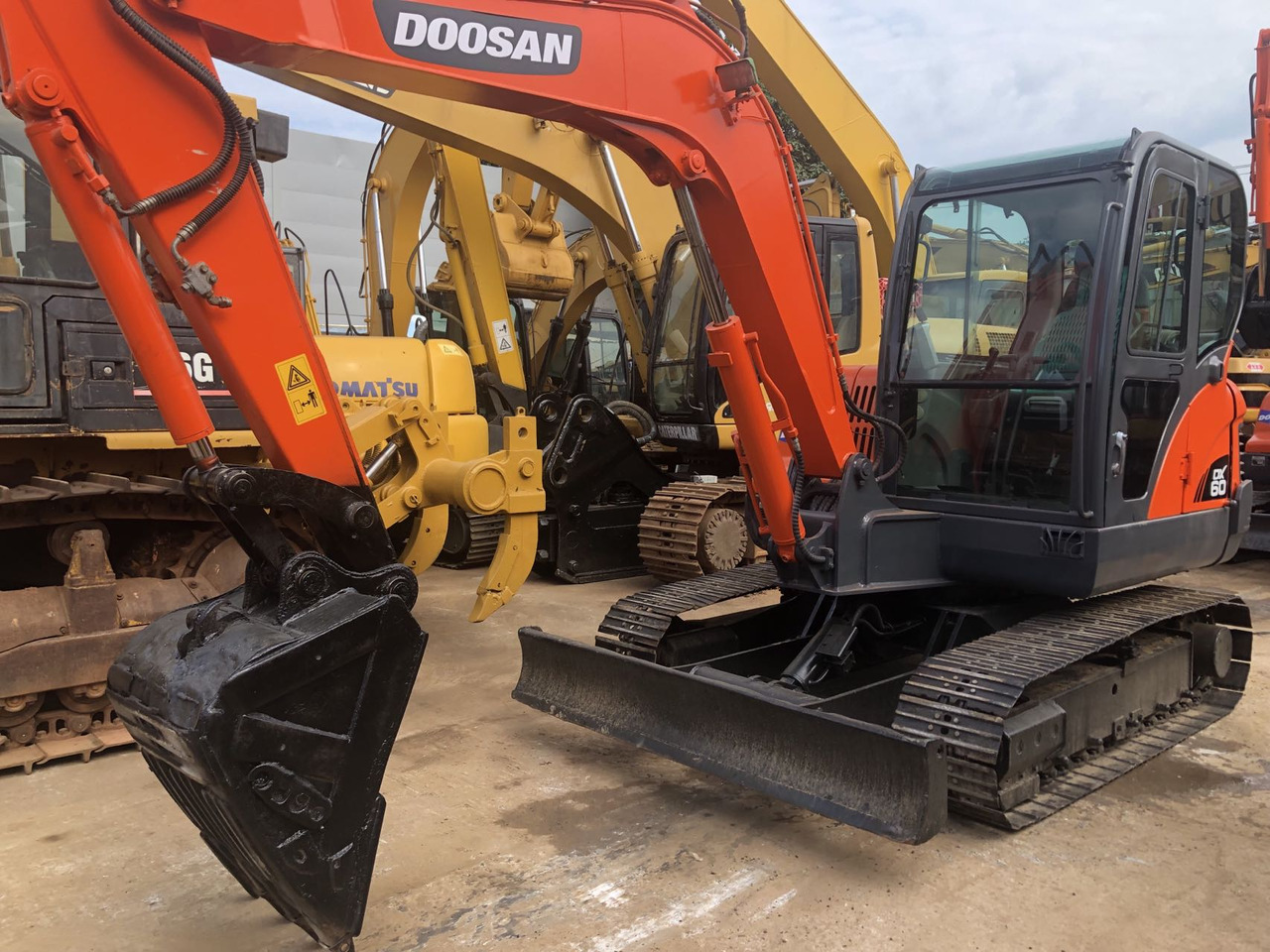 Crawler excavator Doosan dx60 EXCAVATOR: picture 8