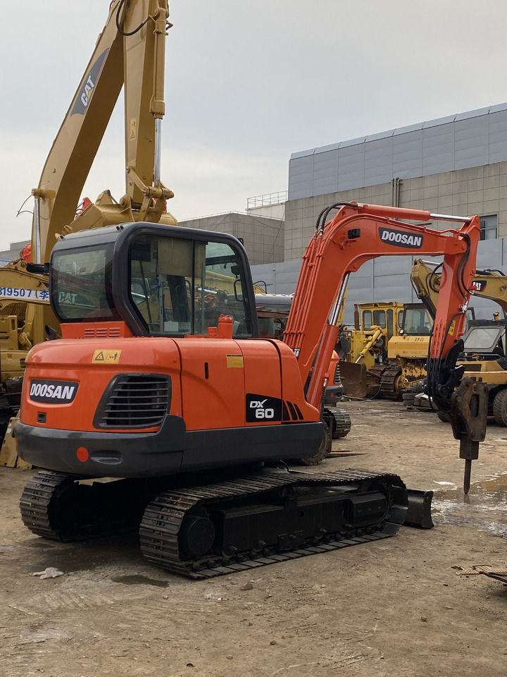 Crawler excavator Doosan dx60 mini excavator with hydraulic breaker: picture 5