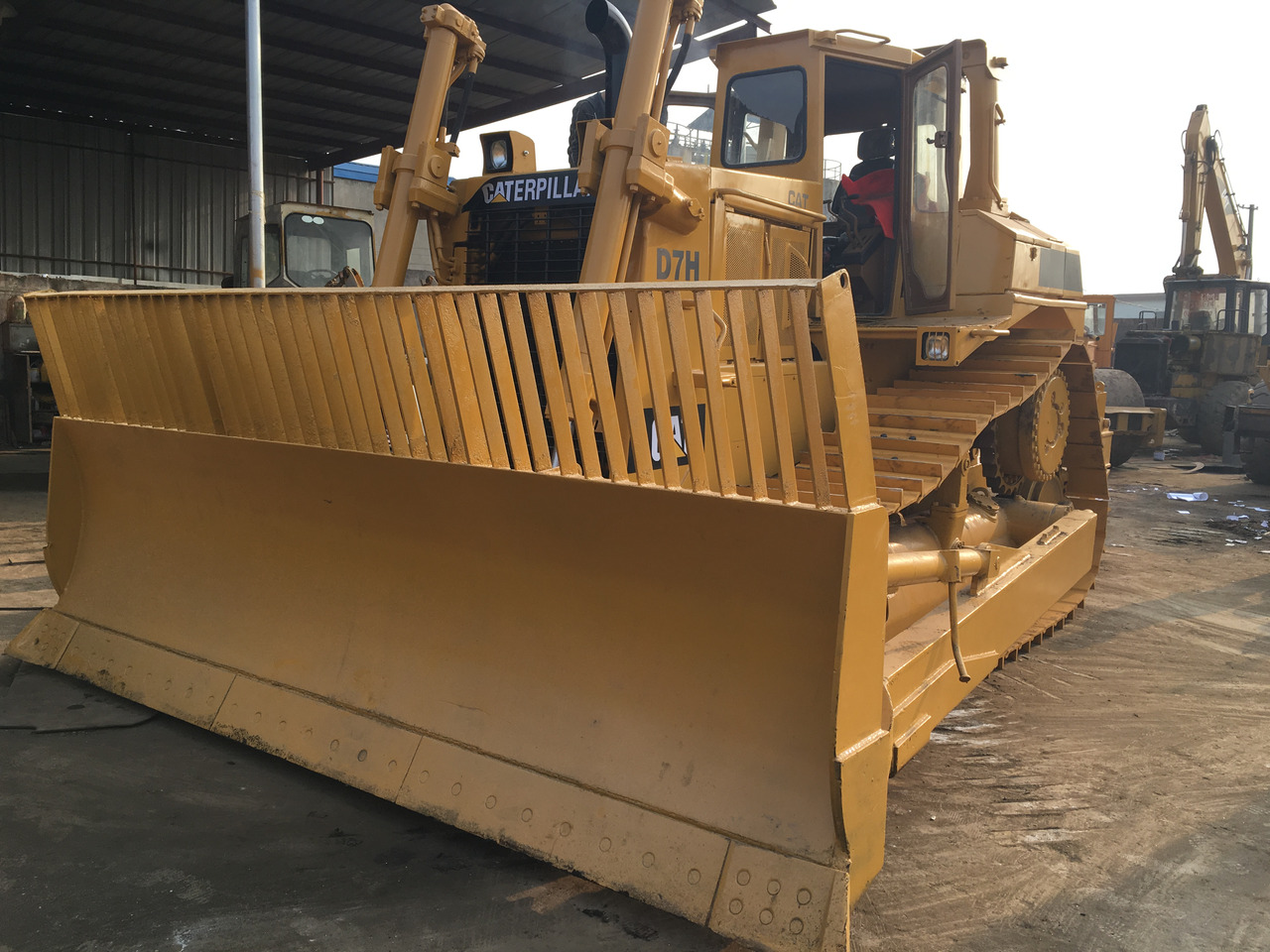 Bulldozer Famous brand CATERPILLAR D7H in good condition on sale: picture 6