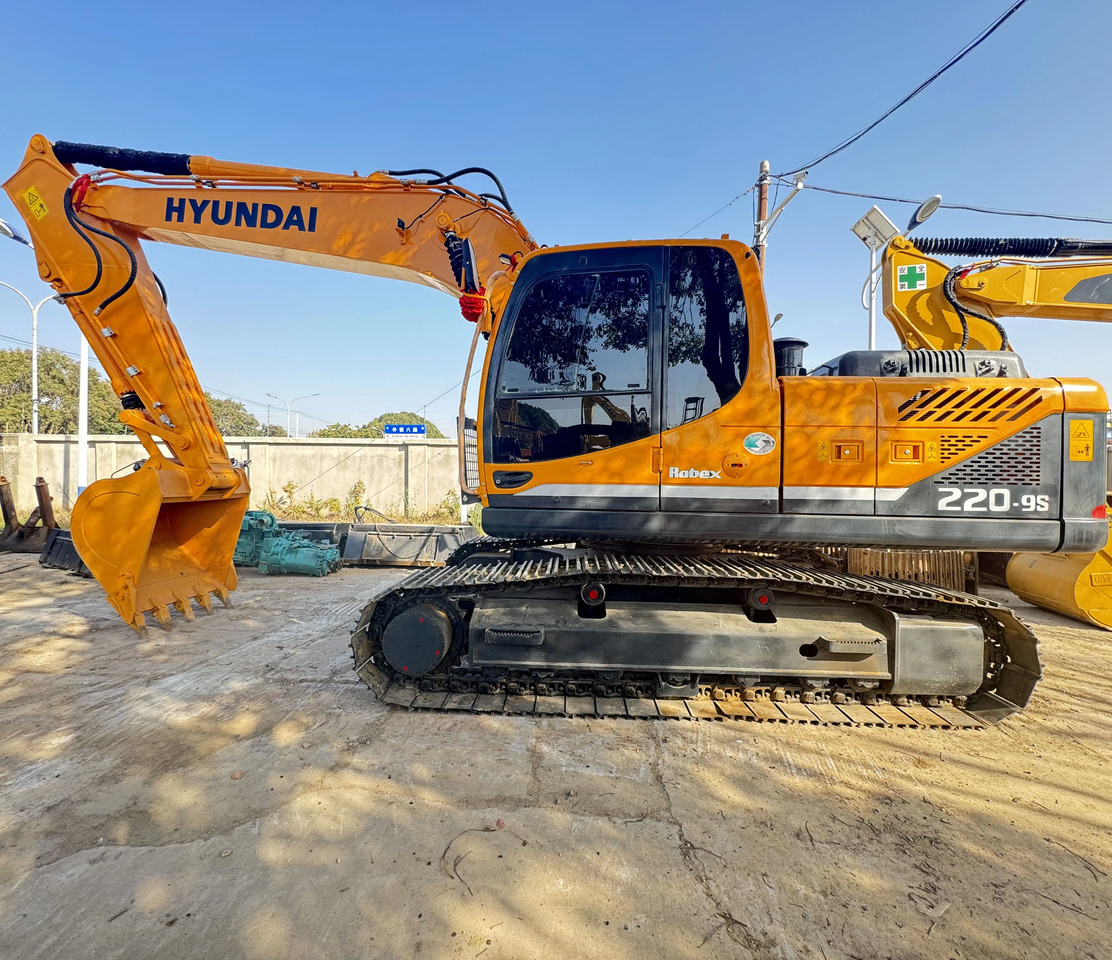 Crawler excavator Good condition used hyundai 220lc-9s excavator hyundai used excavator hyundai in korea: picture 6
