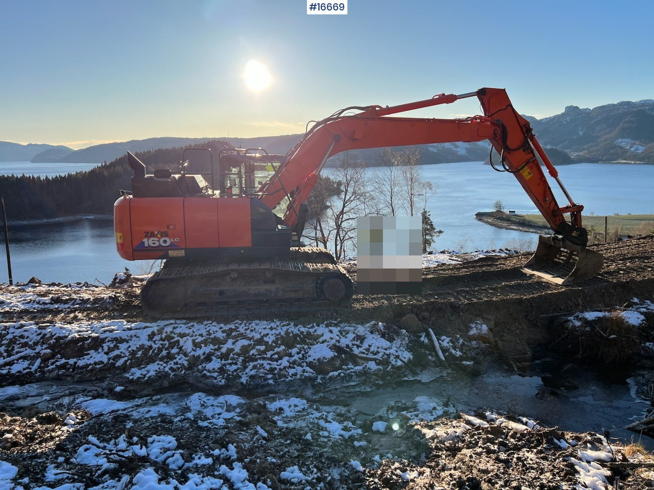 Excavator Hitachi ZX 160 LC-6: picture 10