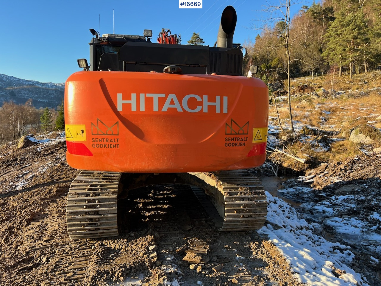 Excavator Hitachi ZX 160 LC-6: picture 2