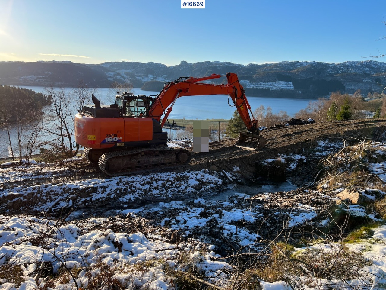 Excavator Hitachi ZX 160 LC-6: picture 11