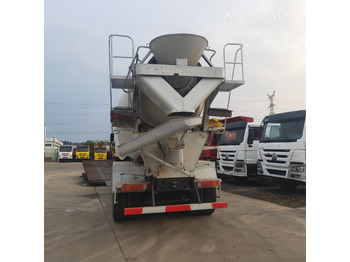 Concrete mixer truck Howo ZZ1257N4347C1: picture 3